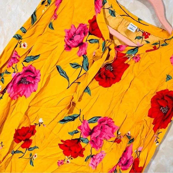 Old Navy yellow floral Hawaiian blouse size small - Picture 6 of 7